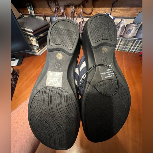 Women’s size 11 medium East fifth brand Irvina navy - Picture 3 of 3